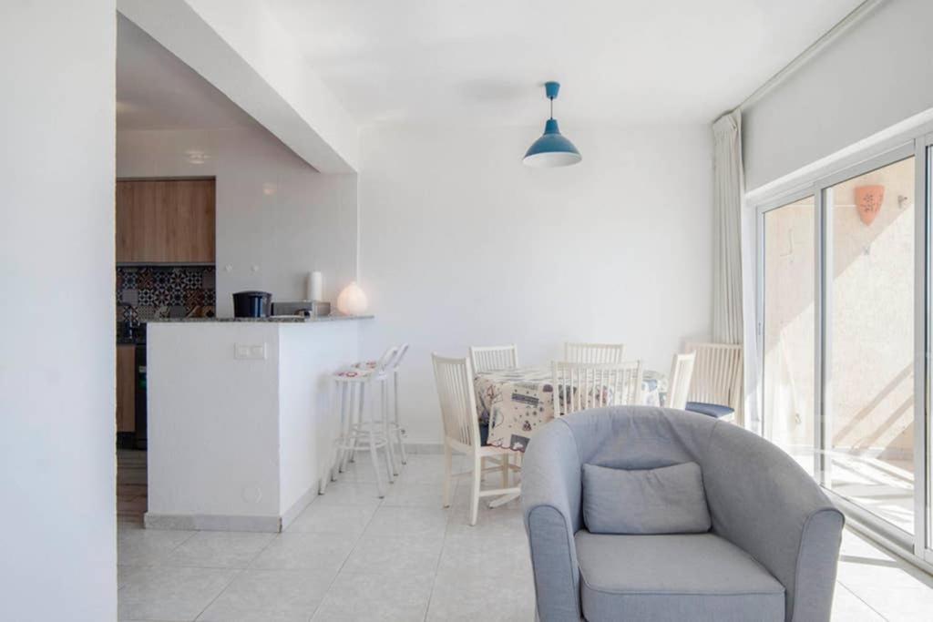 021 - Wonderful Beachfront Apartment With Stunning Sea Views Benalmádena Dış mekan fotoğraf