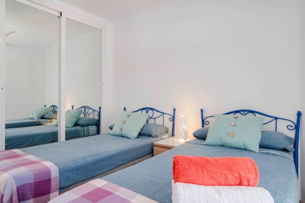 021 - Wonderful Beachfront Apartment With Stunning Sea Views Benalmádena Dış mekan fotoğraf