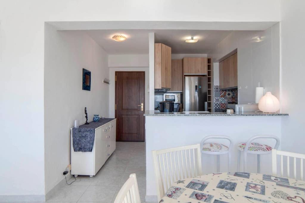 021 - Wonderful Beachfront Apartment With Stunning Sea Views Benalmádena Dış mekan fotoğraf