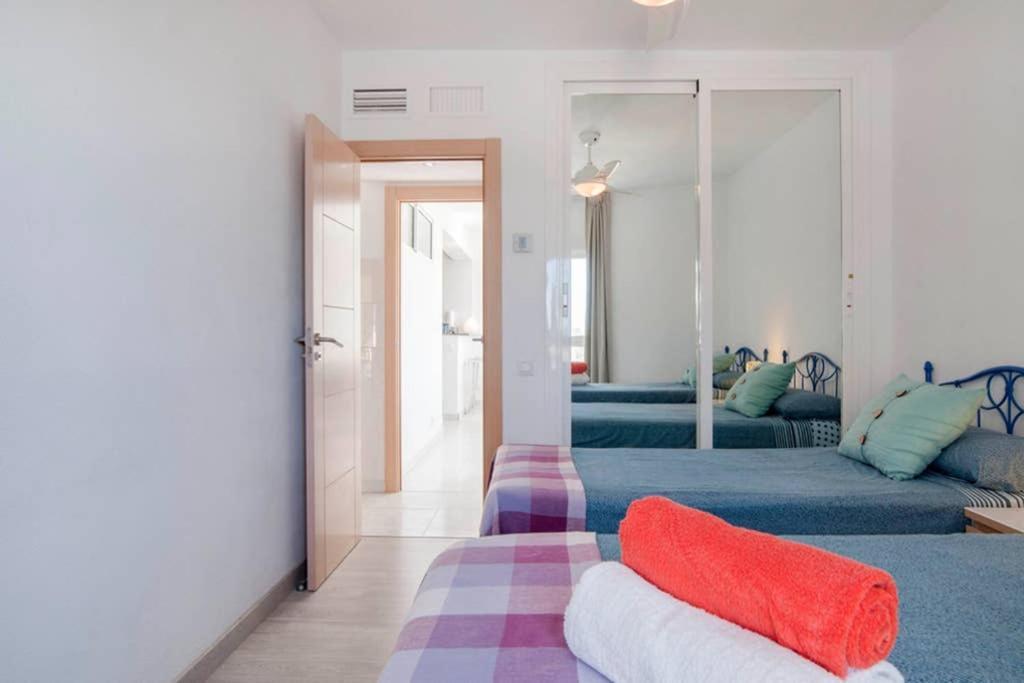 021 - Wonderful Beachfront Apartment With Stunning Sea Views Benalmádena Dış mekan fotoğraf