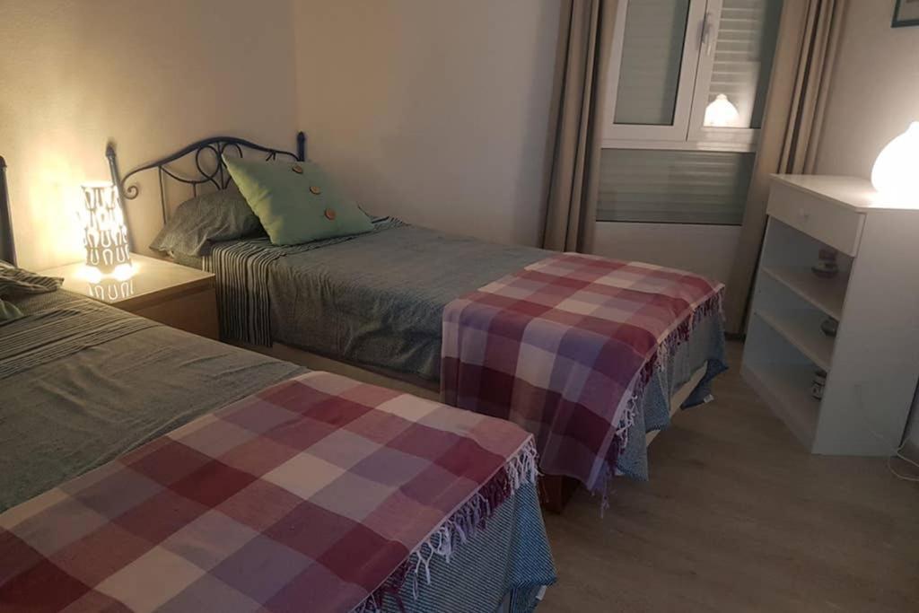 021 - Wonderful Beachfront Apartment With Stunning Sea Views Benalmádena Dış mekan fotoğraf