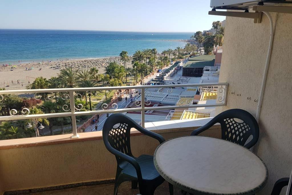 021 - Wonderful Beachfront Apartment With Stunning Sea Views Benalmádena Dış mekan fotoğraf