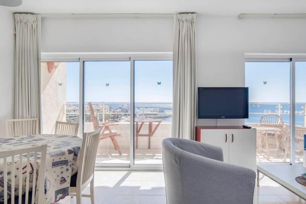 021 - Wonderful Beachfront Apartment With Stunning Sea Views Benalmádena Dış mekan fotoğraf
